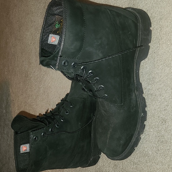 Gently used timberland waterproof boots - Picture 5 of 9